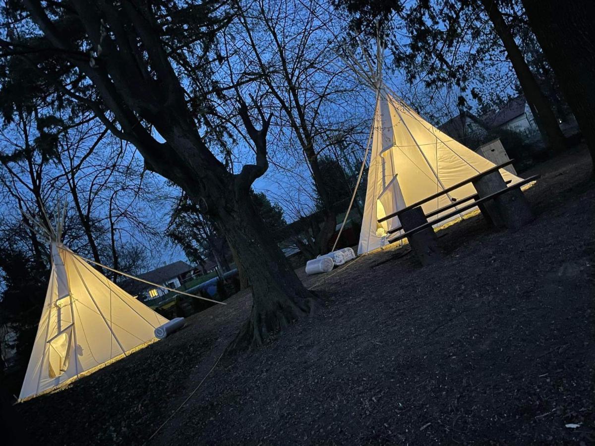 Chateau Moravany - Apartmany, Teepee A Wellness Ronov Nad Doubravou ภายนอก รูปภาพ
