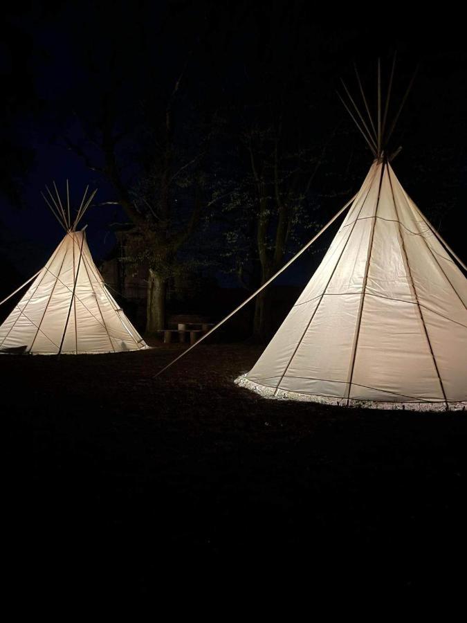 Chateau Moravany - Apartmany, Teepee A Wellness Ronov Nad Doubravou ภายนอก รูปภาพ