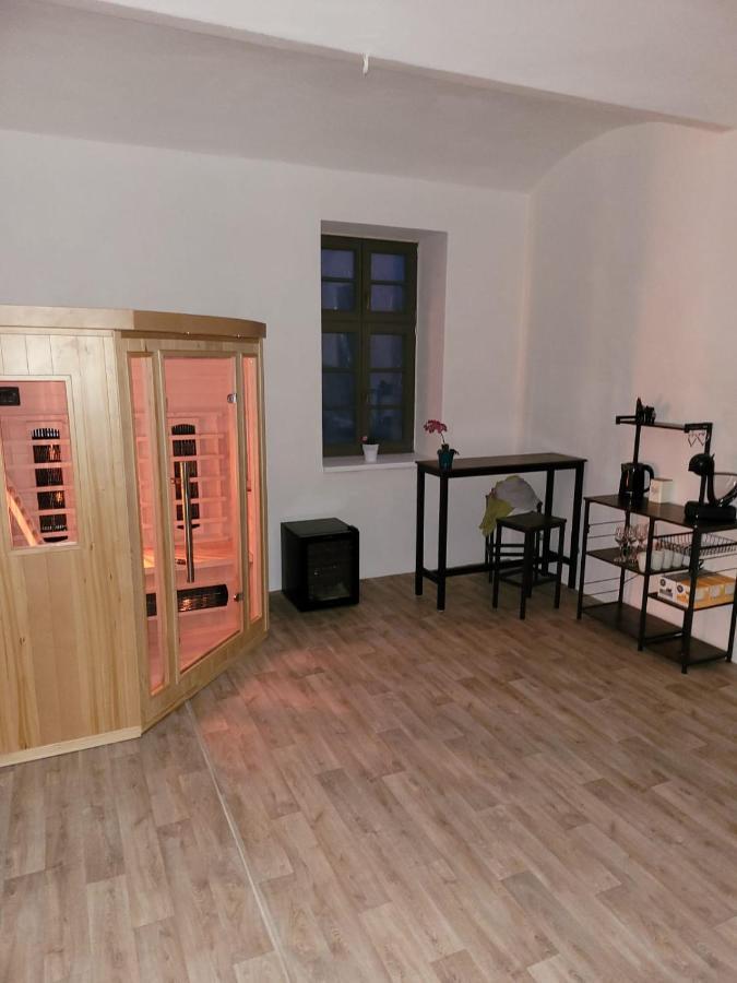 Chateau Moravany - Apartmany, Teepee A Wellness Ronov Nad Doubravou ภายนอก รูปภาพ
