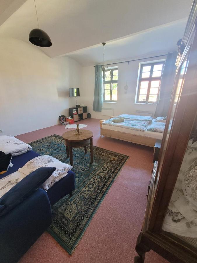 Chateau Moravany - Apartmany, Teepee A Wellness Ronov Nad Doubravou ภายนอก รูปภาพ