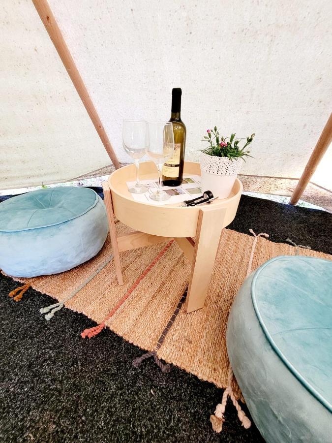Chateau Moravany - Apartmany, Teepee A Wellness Ronov Nad Doubravou ภายนอก รูปภาพ