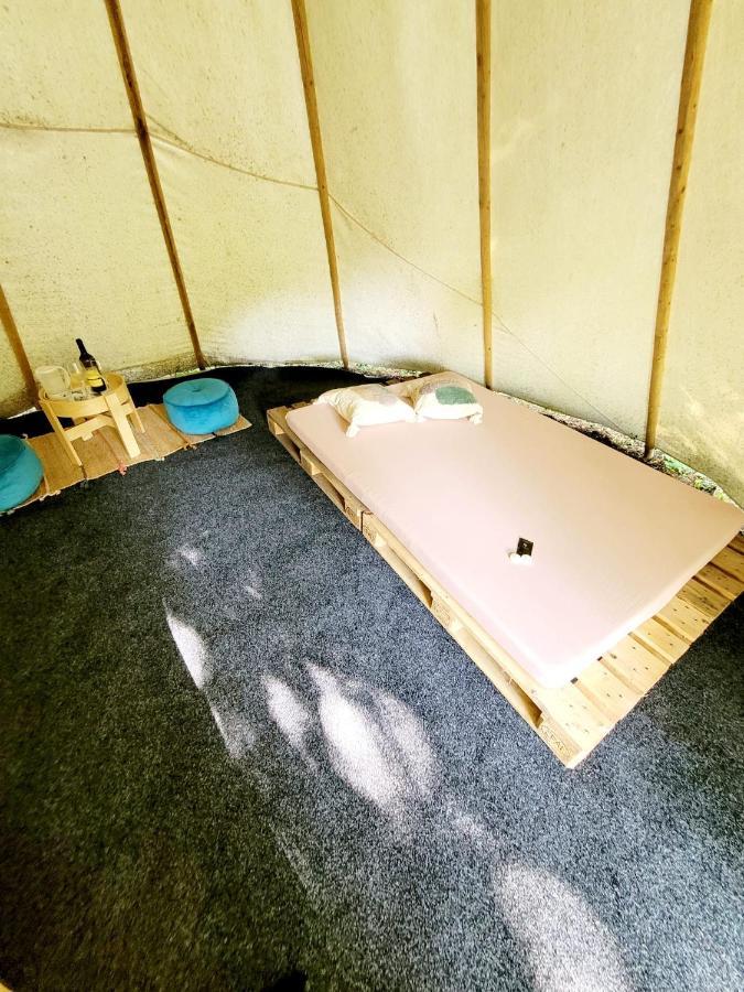 Chateau Moravany - Apartmany, Teepee A Wellness Ronov Nad Doubravou ภายนอก รูปภาพ