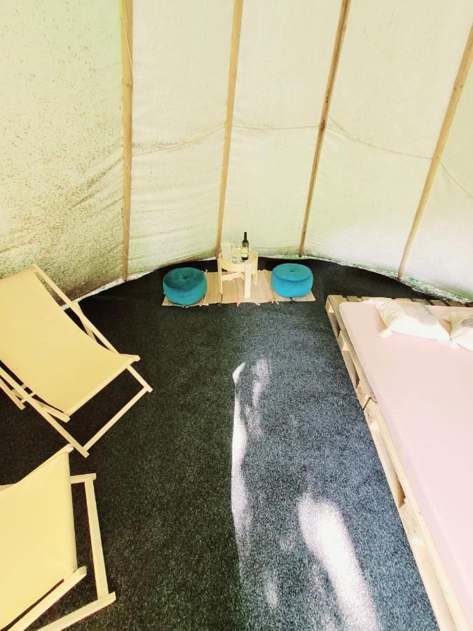 Chateau Moravany - Apartmany, Teepee A Wellness Ronov Nad Doubravou ภายนอก รูปภาพ