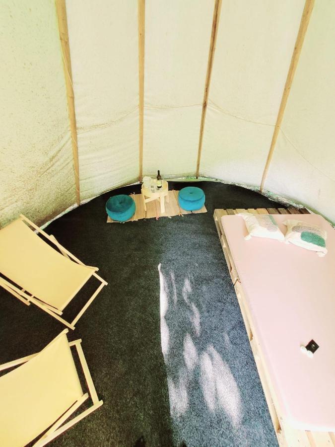Chateau Moravany - Apartmany, Teepee A Wellness Ronov Nad Doubravou ภายนอก รูปภาพ