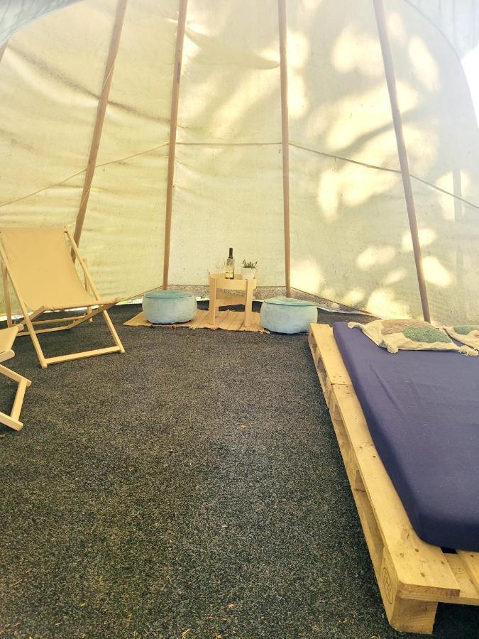 Chateau Moravany - Apartmany, Teepee A Wellness Ronov Nad Doubravou ภายนอก รูปภาพ